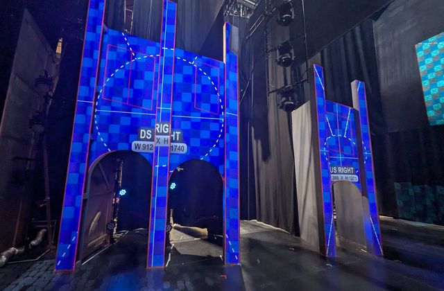 Projection mapping alignment on scenic walls