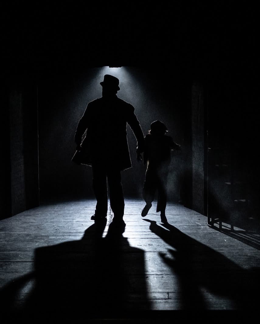 Oliver! — main production photograph